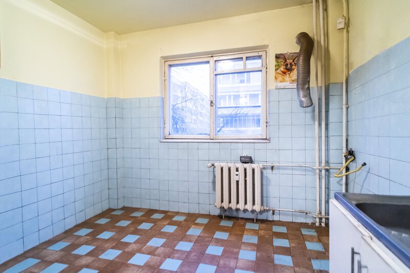 Drumul Taberei 3 camere, 4/10, bloc stradal, c-tie 1980, bucatarie mare, 2 bai