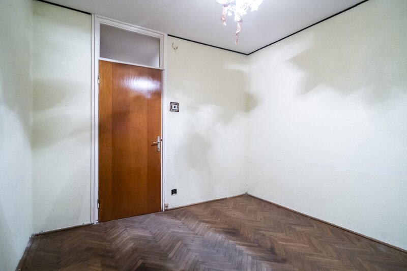 Drumul Taberei 3 camere, 4/10, bloc stradal, c-tie 1980, bucatarie mare, 2 bai