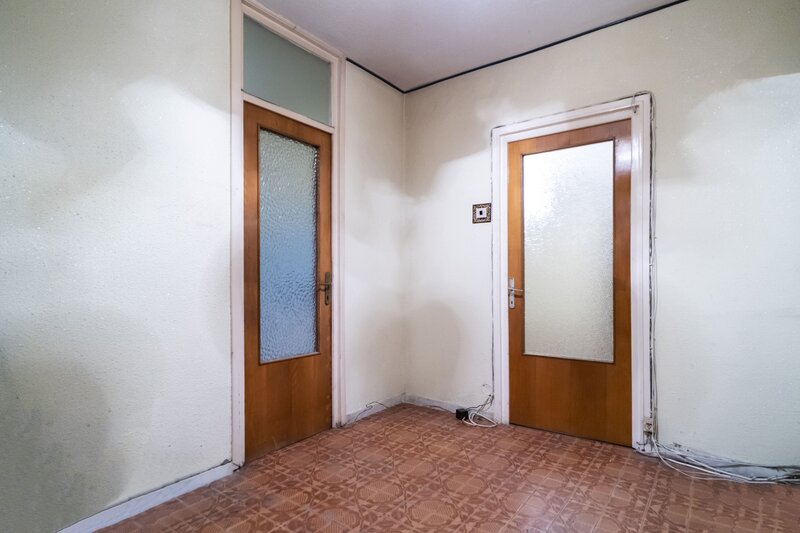 Drumul Taberei 3 camere, 4/10, bloc stradal, c-tie 1980, bucatarie mare, 2 bai