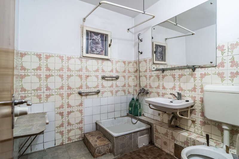Drumul Taberei 3 camere, 4/10, bloc stradal, c-tie 1980, bucatarie mare, 2 bai